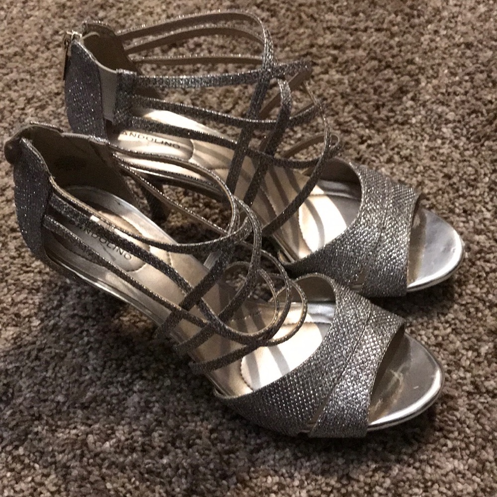 Bandolino stray silver heels